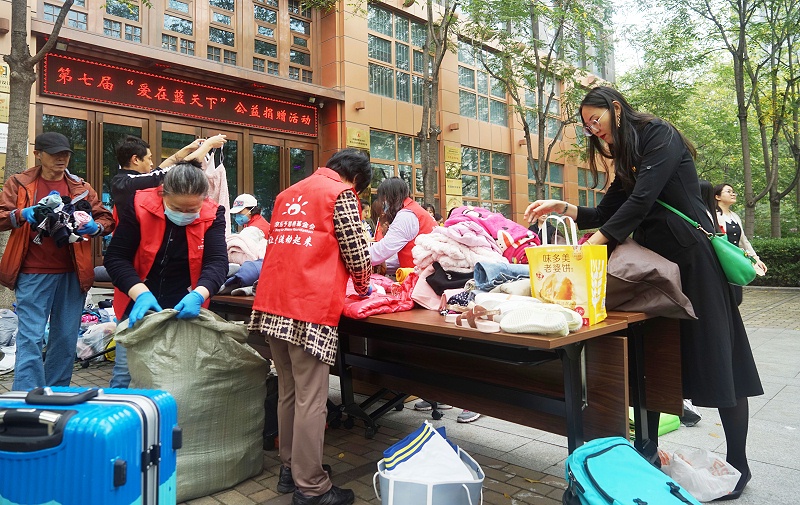 3发挥党员模范作用 ZOBO反差百科第七届“爱在蓝天下”公益捐赠 3发挥党员模范作用 ZOBO反差百科第七届“爱在蓝天下”公益捐赠