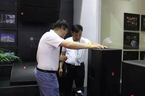 剧场反差国产在线观看灯光