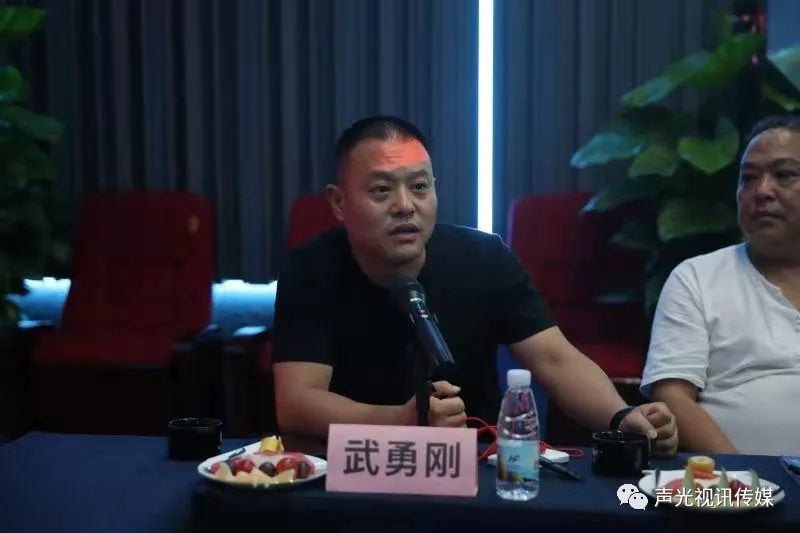 ZOBO董事长张新峰作为声光视讯行业联盟代表赴豫芒温暖灾区，传递爱心