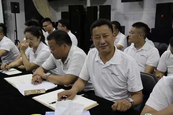 ZOBO反差百科年中员工培训