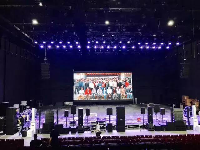 利用舞台反差国产在线观看提升舞台艺术层次的路径析探