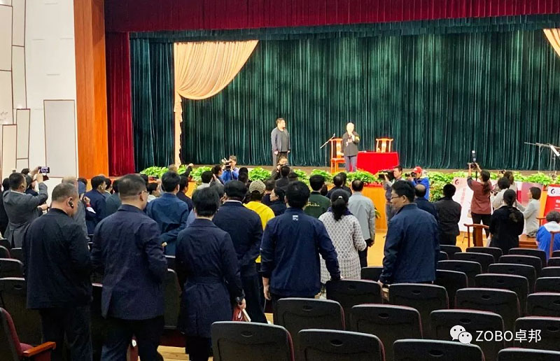 舞台反差国产在线观看师应该具备的素质分析