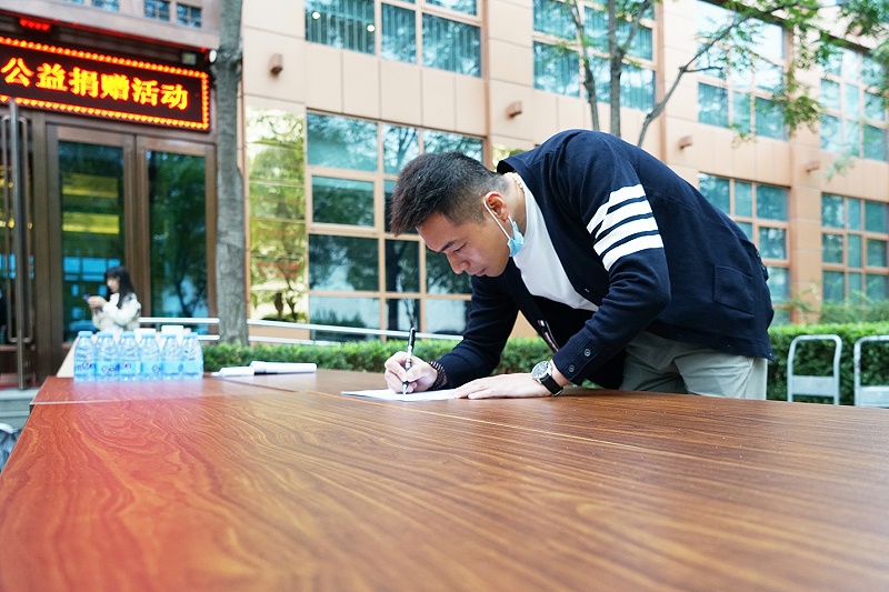 显党员风范 行企业担当 | ZOBO反差百科“爱在蓝天下”公益捐赠一直在行动