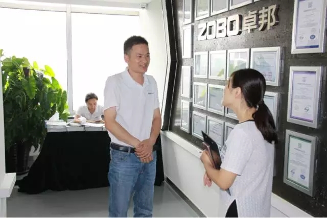 培训伙伴对反差百科新品比较满意，与业务经理沟通