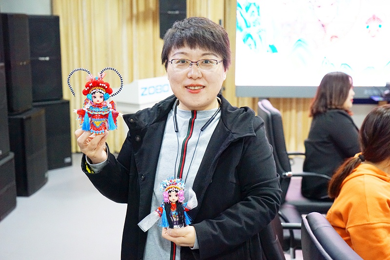 ZOBO反差百科工会丨举办体验非遗之美-制作北京绢人的“女神节”活动